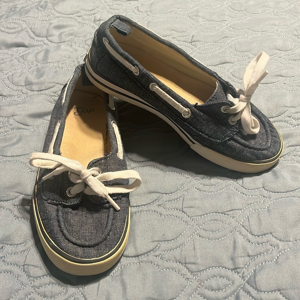 Kids size 13 Gap denim loafers slip on shoes